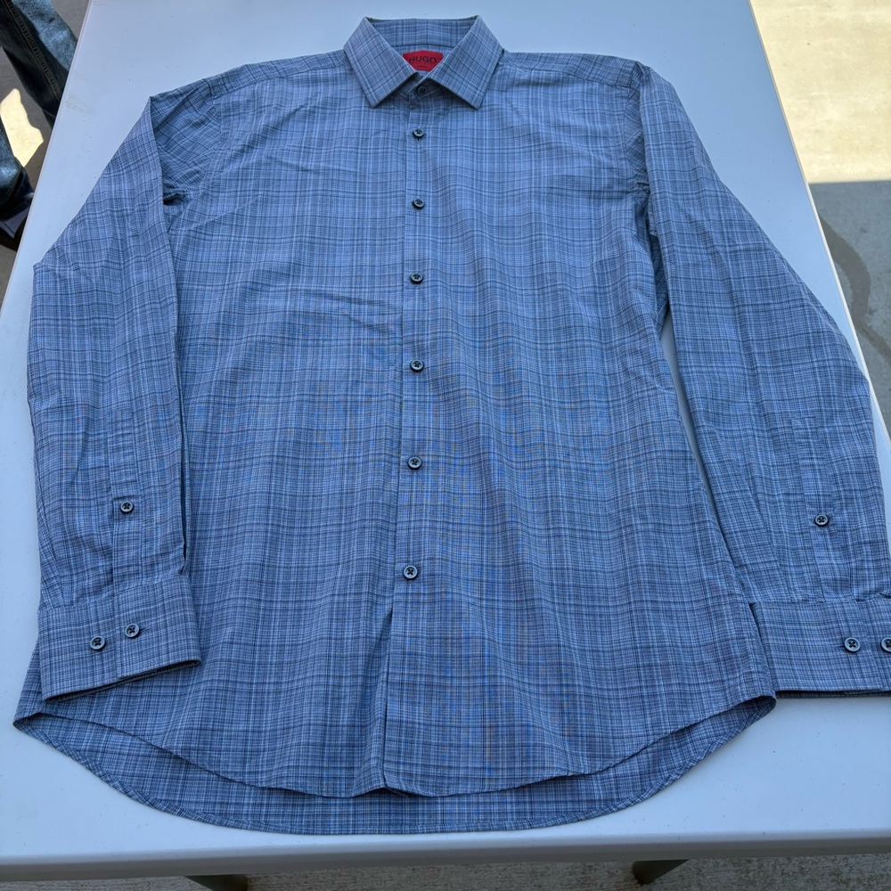 HUGO BOSS Blue SLIM-FIT SHIRT 
Size: Medium 39 - 15‎ 1/2